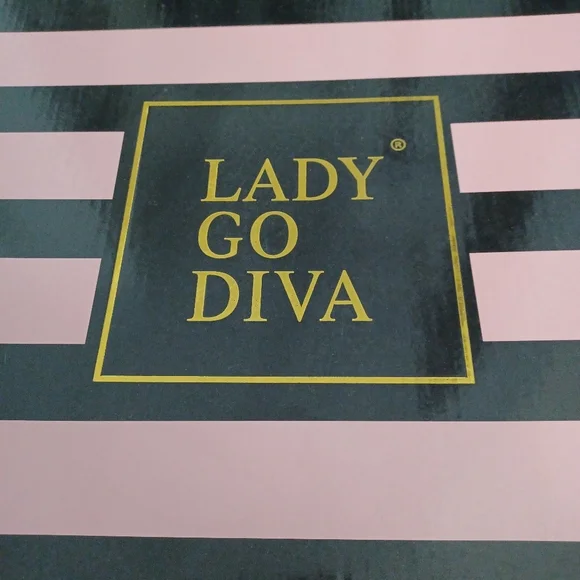 BRAND NEW Red Women's Ankle Boots 6.5 - Picture 7 of 8